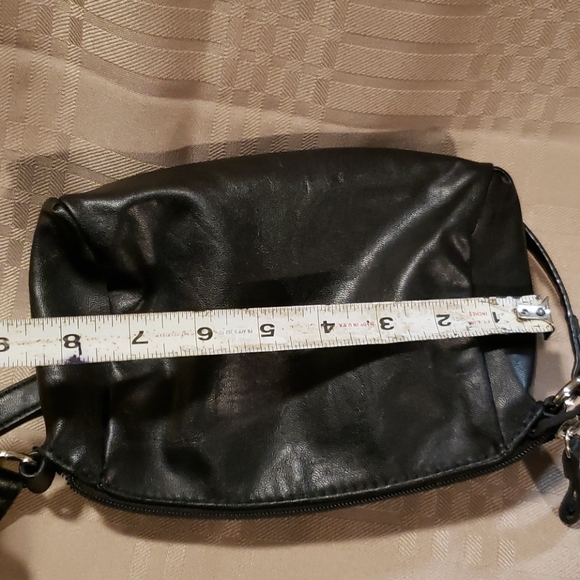Vegan Leather Nine West Wristlet (bin 5) - Picture 8 of 8
